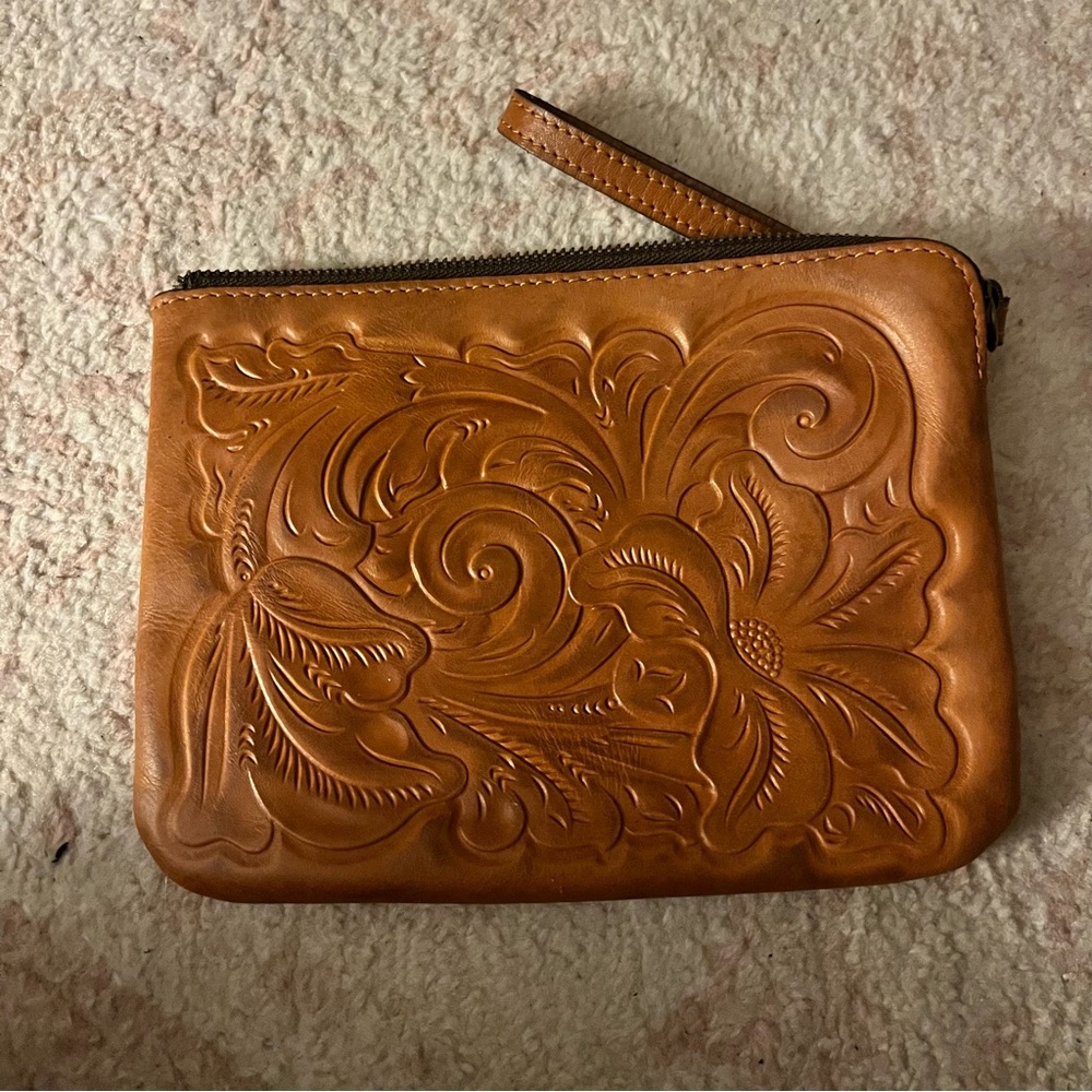 7 x 10 Patricia Nash wristlet
